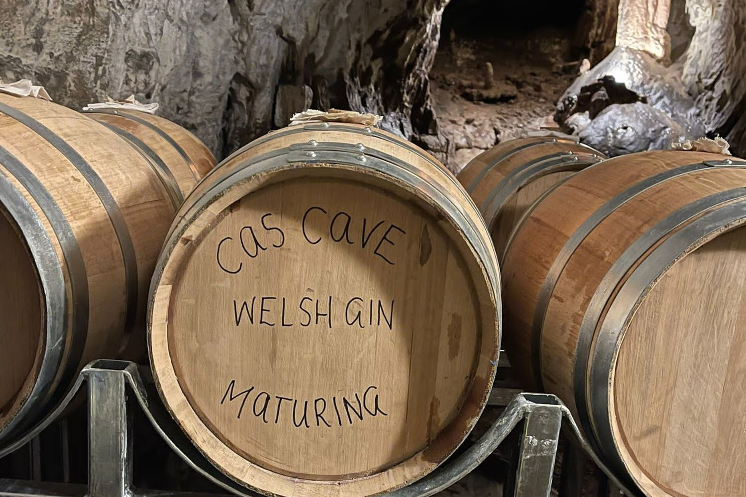 Cascave Cave Aged Gin, Welsh Gin, Cave Gin, Cave Water, Award Winning, Gin cocktail, Dan yr Ogof Gin, Brecon Beacons, Cask Aged gin Cave Gin